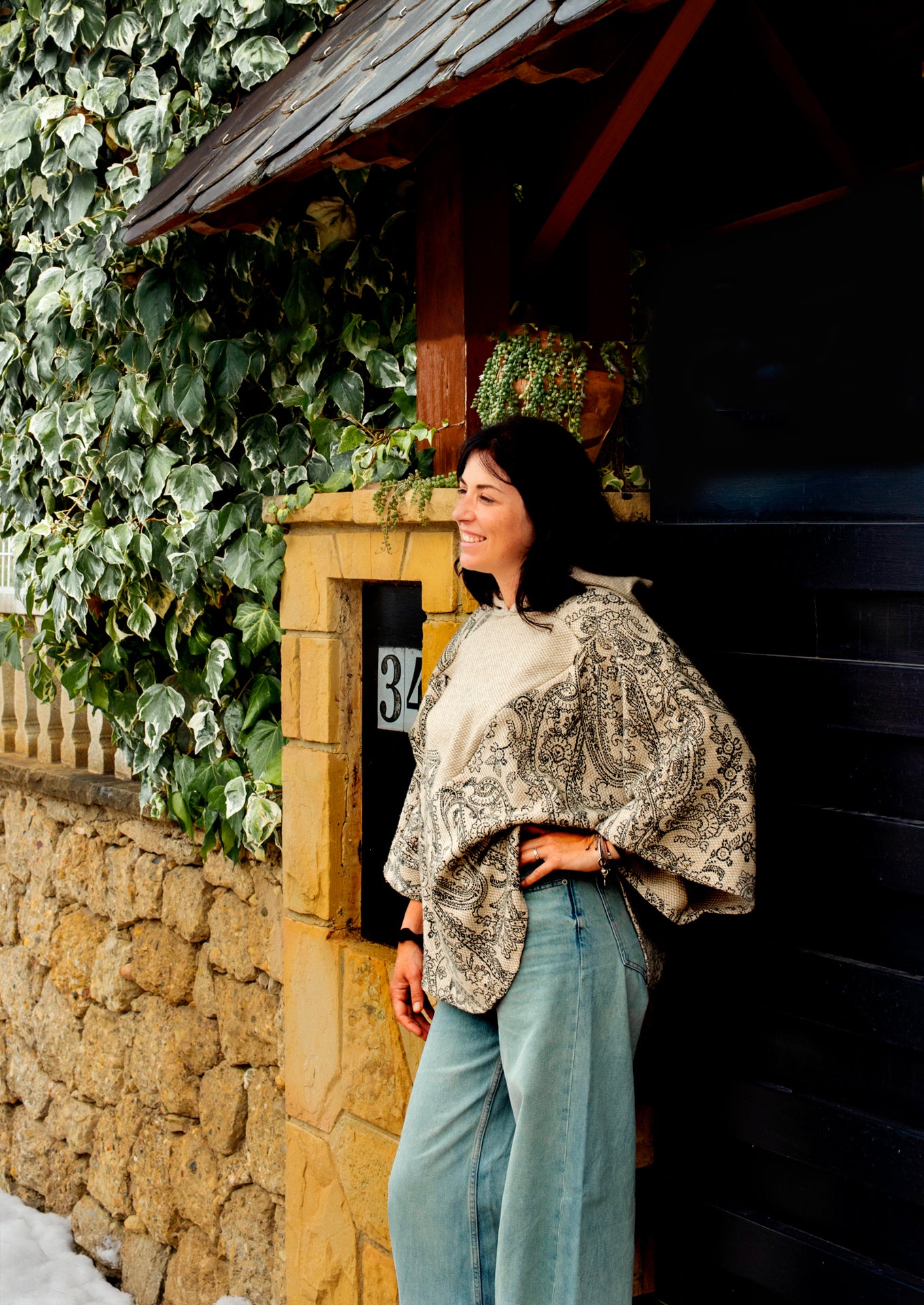Skadi - Poncho de lactancia con capucha