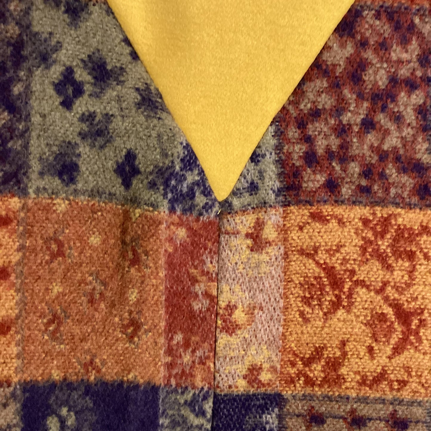Skadi - Poncho de lactancia con capucha