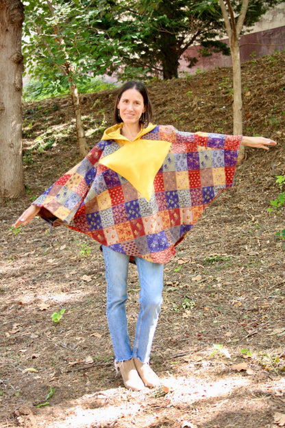 Skadi - Poncho de lactancia con capucha