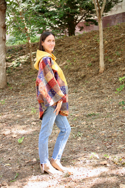 Skadi - Poncho de lactancia con capucha